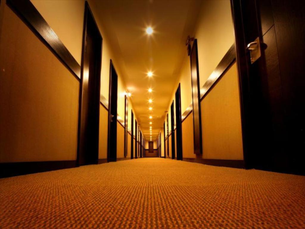 Sunflower Hotel Mysore Buitenkant foto